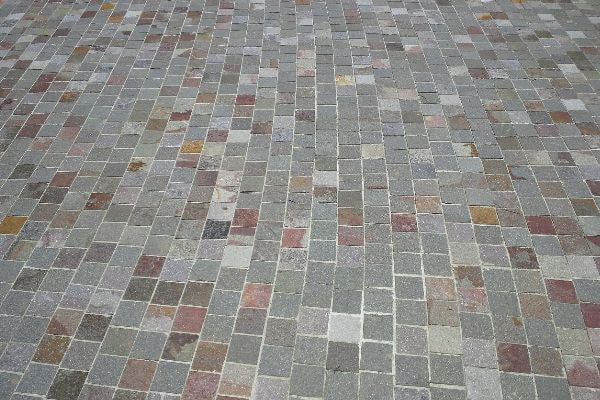 アルゼンチン斑岩_アンデルセン公園_アースロック