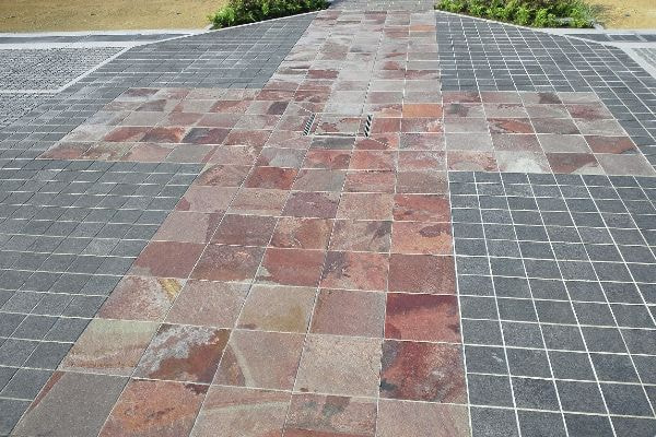 アルゼンチン斑岩_東京霊園_アースロック